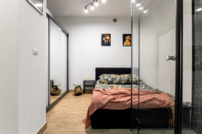 Wyjątkowy apartament z prysznicem pośrodku na wyjątkowe wieczory - dostęp na kod, parking